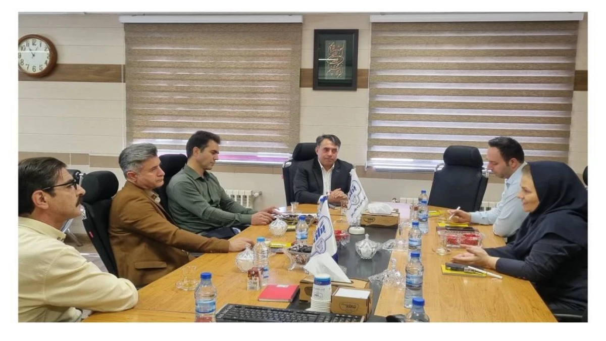 بازدید کارشناسان دامپزشکی استان از پگاه زنجان به منظور اخذ کد IR